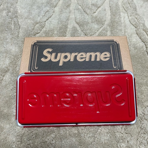 Supreme Red Tray - Picture 2 of 2